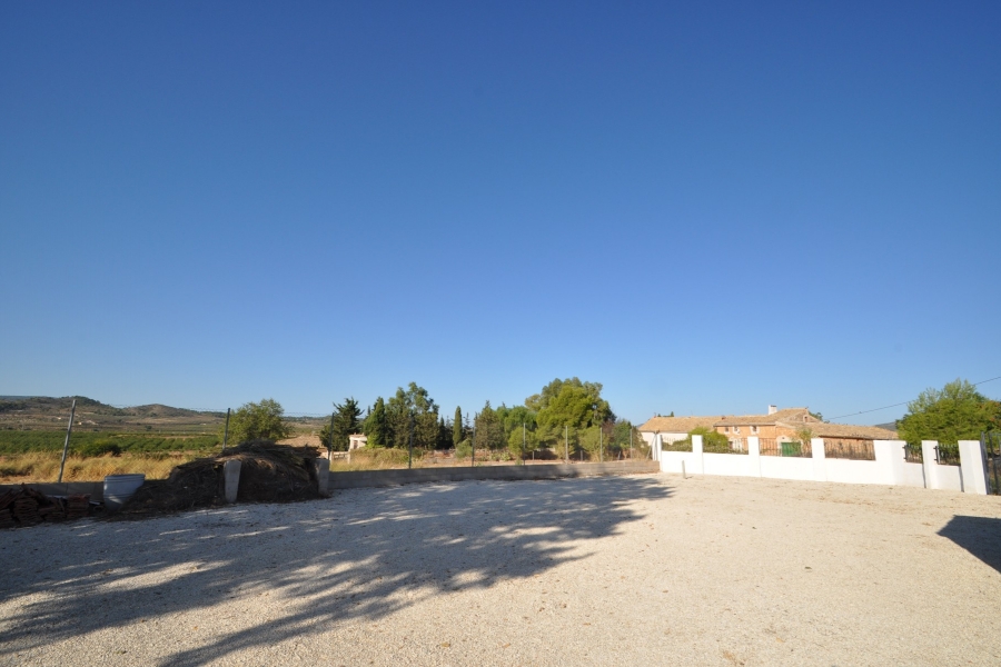 Re-Sale - Country Property - Pinoso - Edge of town