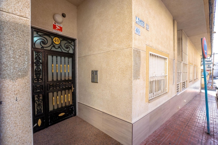 Re-Sale - Apartment - Torrevieja - Torrevieja - Centre