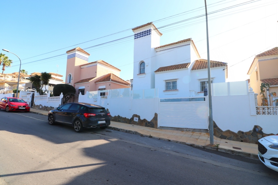 Re-Sale - Detached Villa - Orihuela Costa - Villamartin