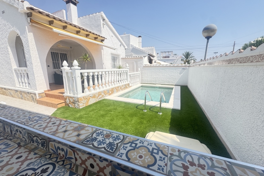 Re-Sale - Detached Villa - Orihuela Costa - Villamartin