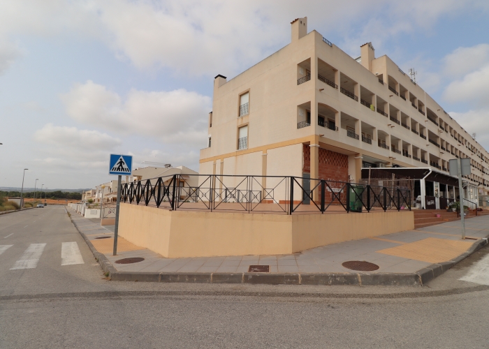 Commercial - Commercial - Los Montesinos - Laguna Green