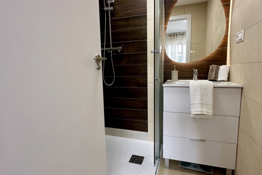 Re-Sale - Apartment - Torrevieja - Torrevieja - Centre