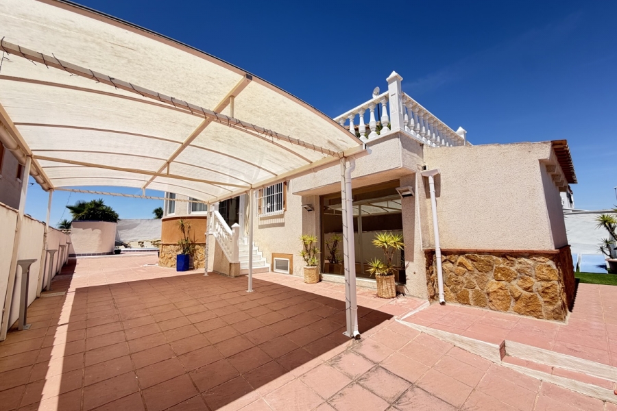 Re-Sale - Detached Villa - San Miguel de Salinas - Lake View Mansions