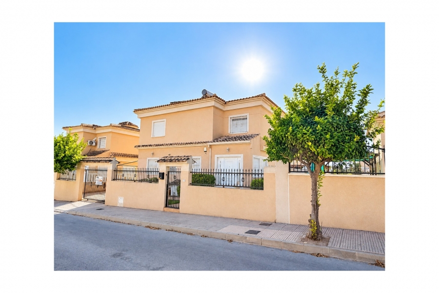 Re-Sale - Detached Villa - La Marina - La Marina - Urbanization