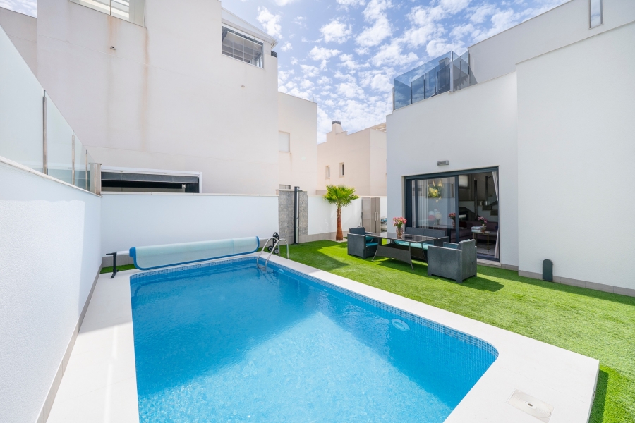 Re-Sale - Detached Villa - Torrevieja - Aguas Nuevas