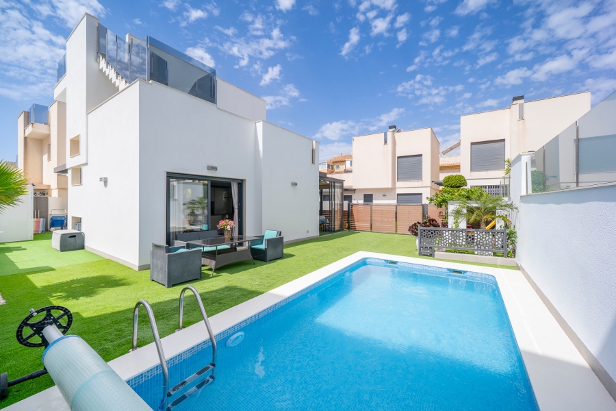 Re-Sale - Detached Villa - Torrevieja - Aguas Nuevas