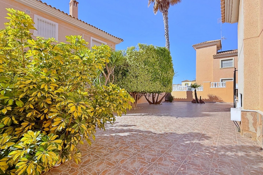 Re-Sale - Detached Villa - Orihuela Costa - Punta Prima