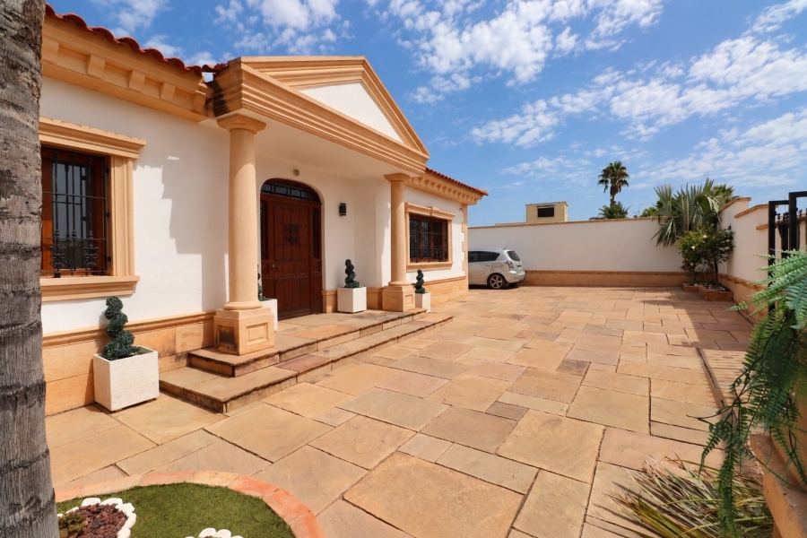 Re-Sale - Detached Villa - Algorfa - Lomas de La Juliana