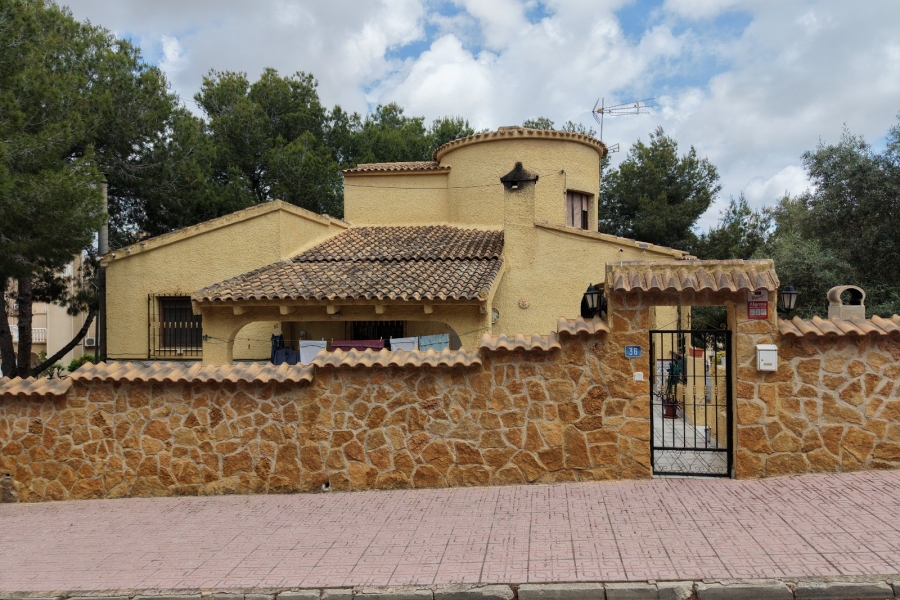Re-Sale - Detached Villa - Orihuela Costa - Villamartin
