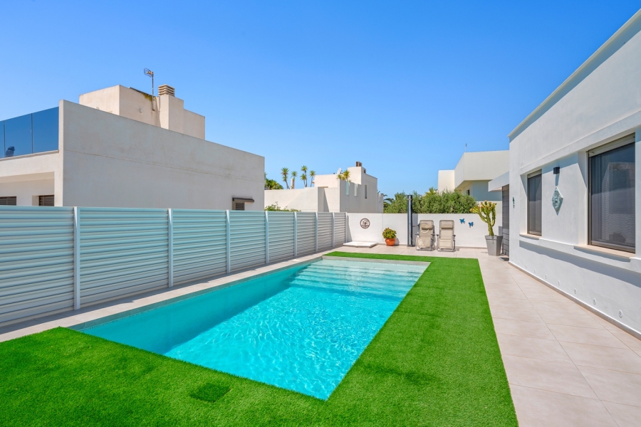 Re-Sale - Detached Villa - La Marina - La Marina - Urbanization