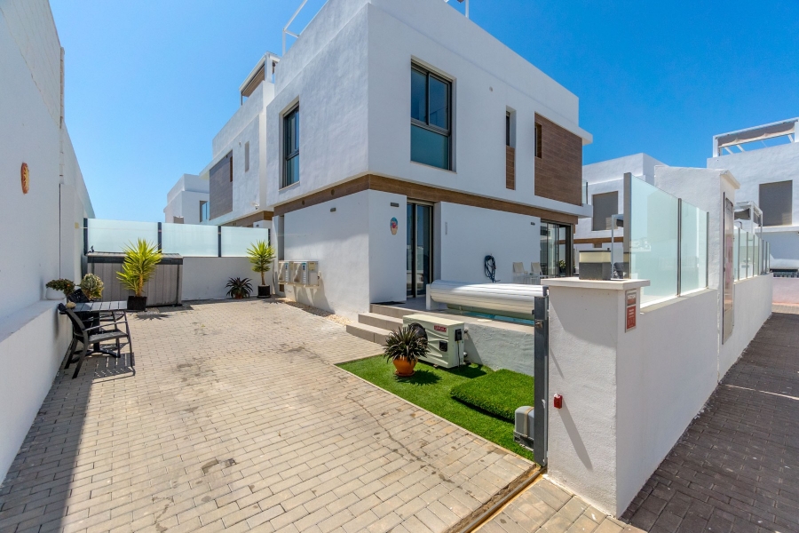 Re-Sale - Detached Villa - Orihuela Costa - Villamartin