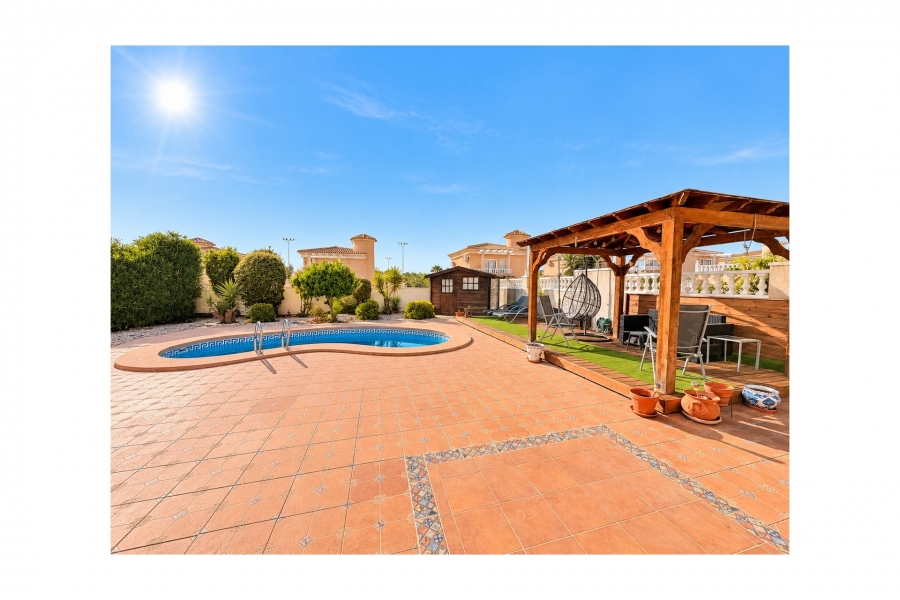 Re-Sale - Detached Villa - La Marina - La Marina - Urbanization