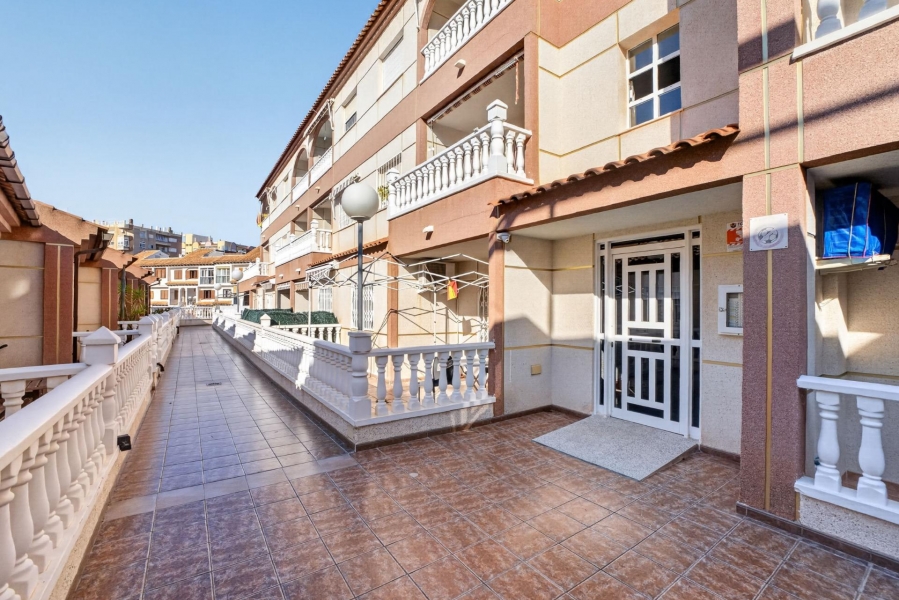 Re-Sale - Apartment - Torrevieja - Playa Los Locos