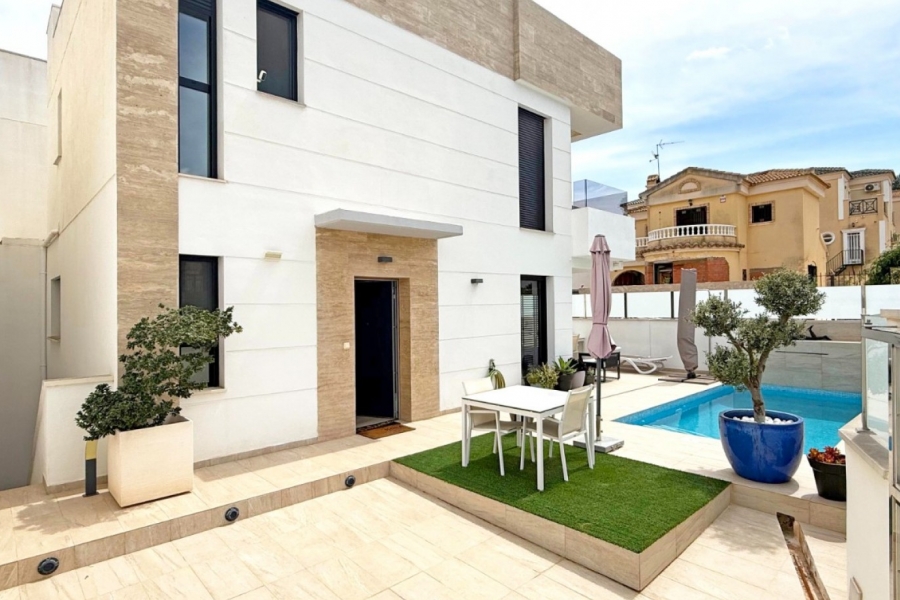 Re-Sale - Detached Villa - Orihuela Costa - Villamartin