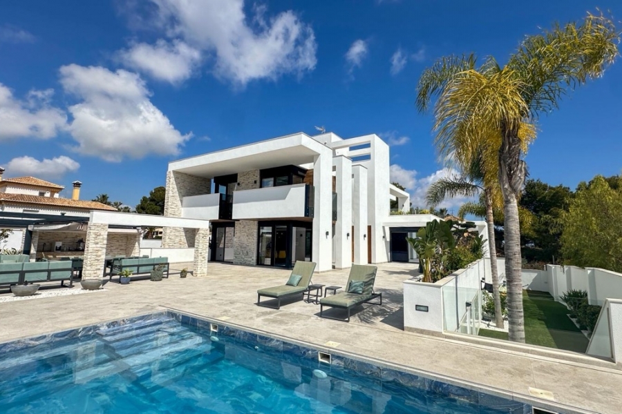 Re-Sale - Detached Villa - Orihuela Costa - Villamartin