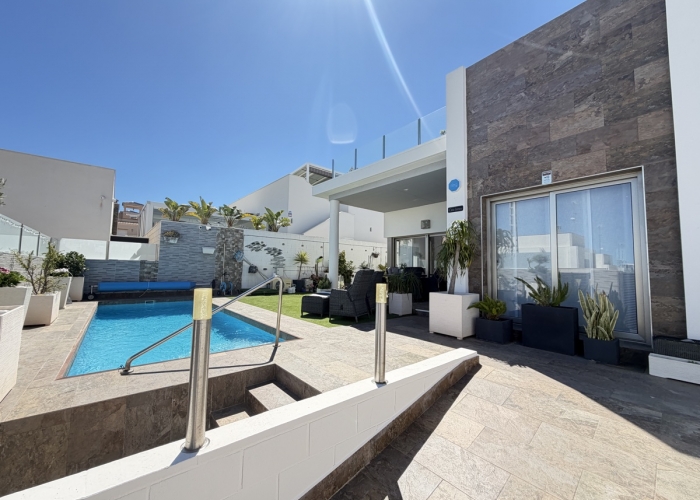 Re-Sale - Detached Villa - Orihuela Costa - Villamartin