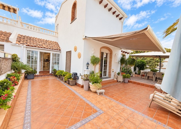 Re-Sale - Semi Detached Villa - Orihuela Costa - Villamartin