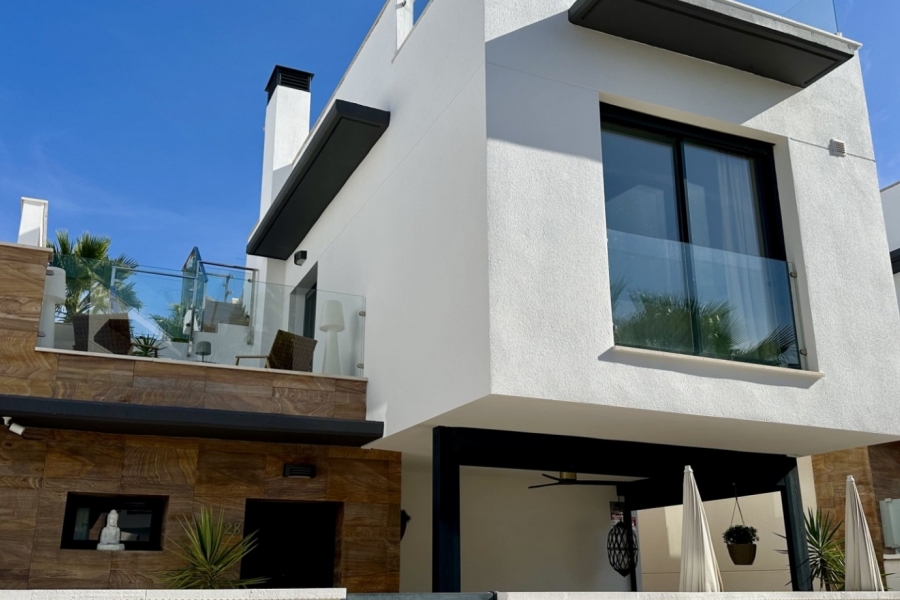 Re-Sale - Detached Villa - Orihuela Costa - Lomas de Cabo Roig