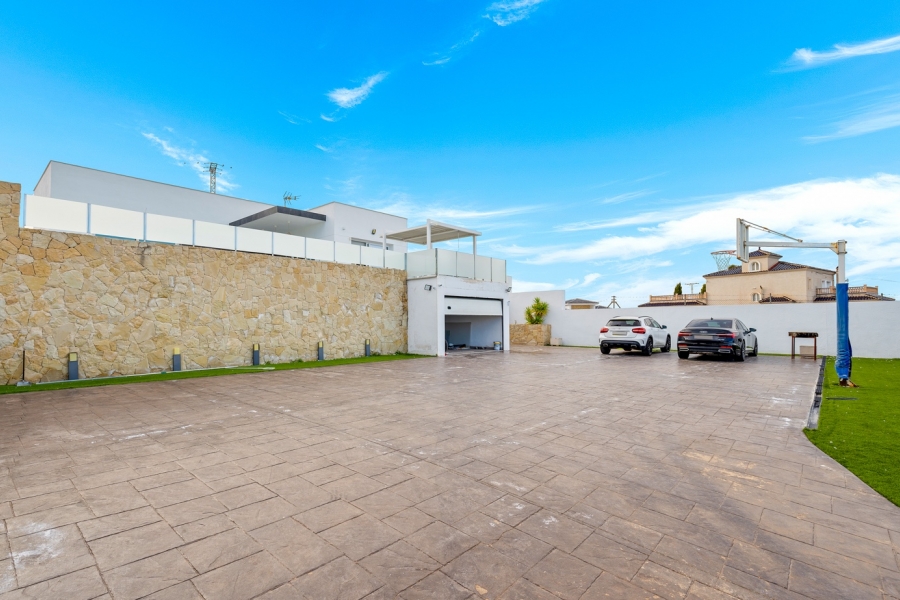 Re-Sale - Detached Villa - Algorfa - Lomas de La Juliana