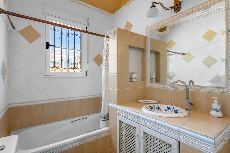 Re-Sale - Detached Villa - Torrevieja - Torre La Mata