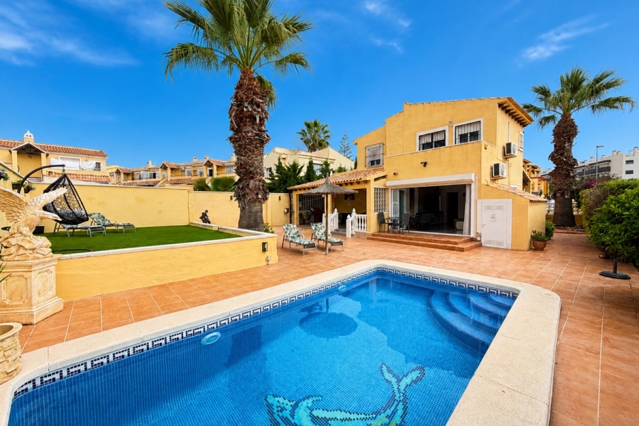 Re-Sale - Detached Villa - Orihuela Costa - Villamartin