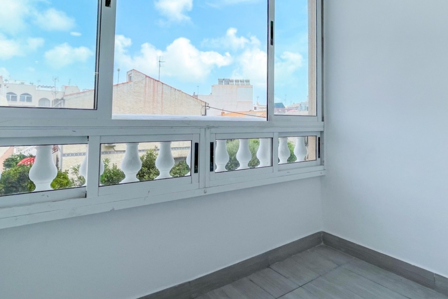 Re-Sale - Apartment - Torrevieja - Torrevieja - Centre