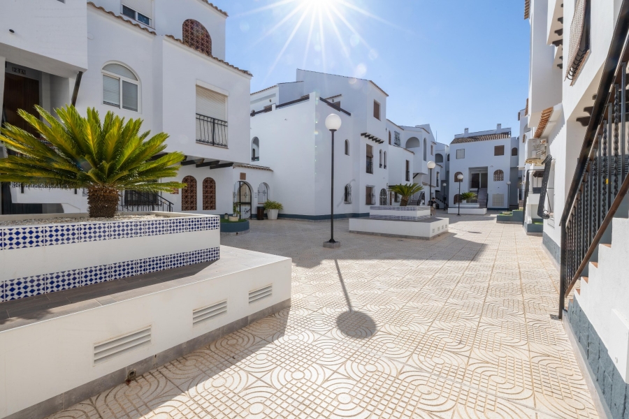 Re-Sale - Apartment - Torrevieja - Playa Los Naufragos
