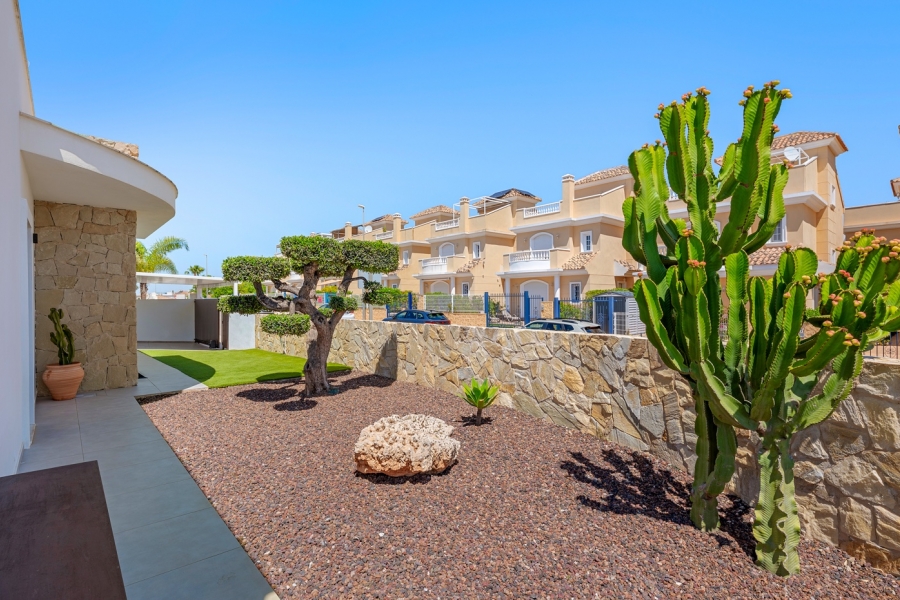 Re-Sale - Detached Villa - La Marina - La Marina - Urbanization