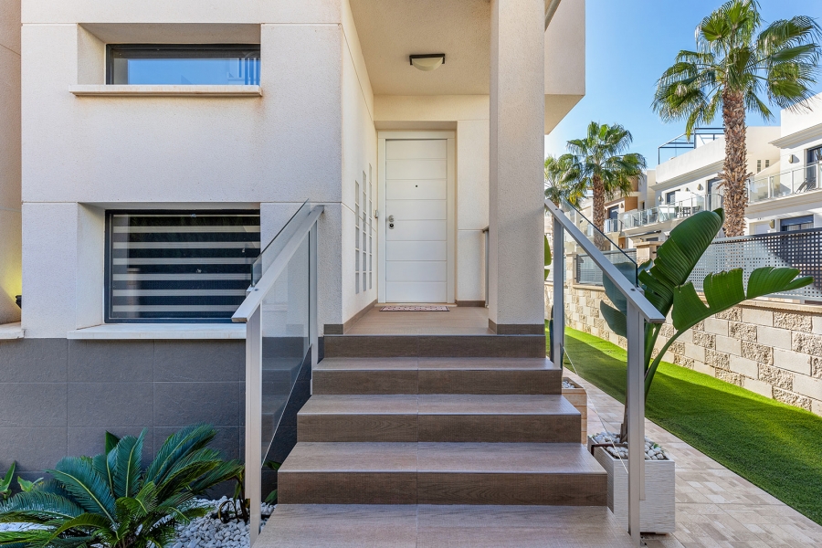 Re-Sale - Detached Villa - Orihuela Costa - La Zenia