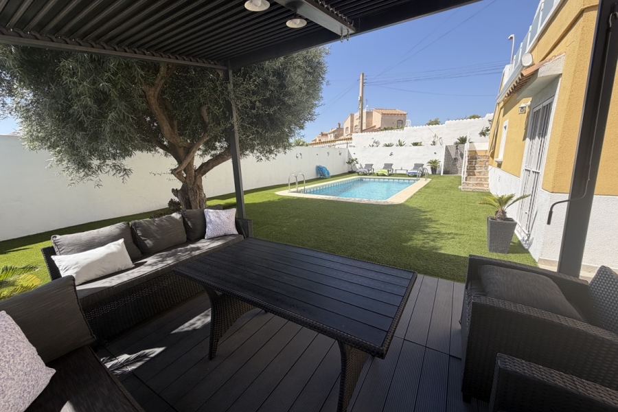 Re-Sale - Detached Villa - Orihuela Costa - Villamartin