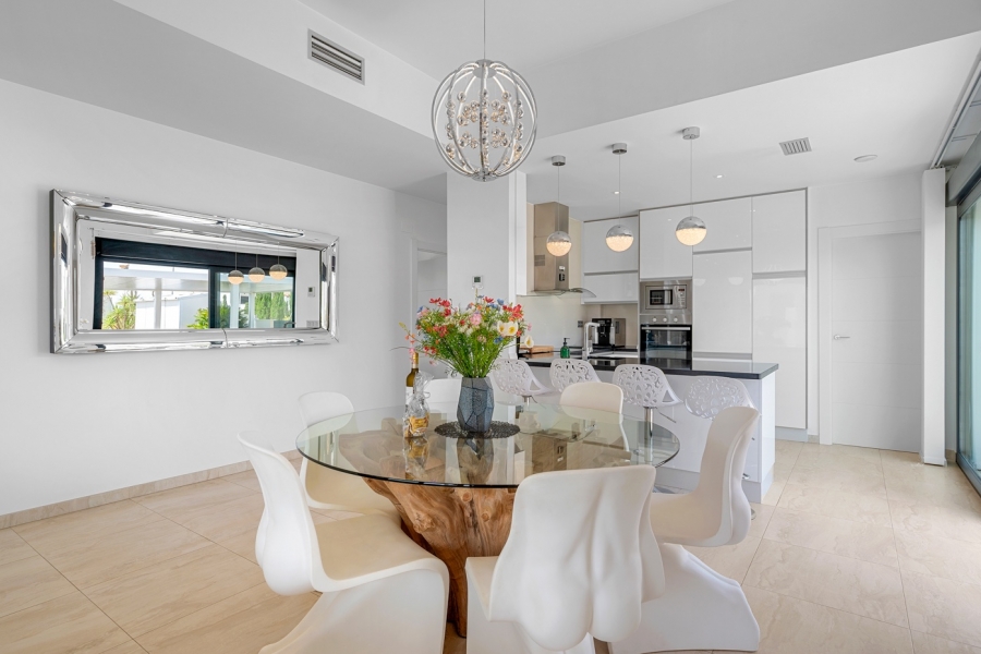 Re-Sale - Detached Villa - Orihuela Costa - Villamartin