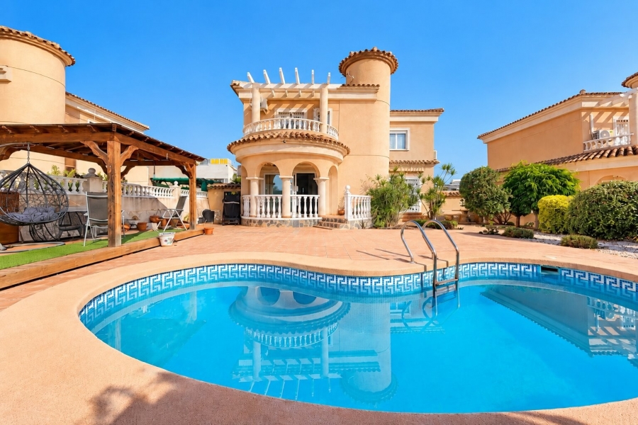 Re-Sale - Detached Villa - La Marina - La Marina - Urbanization