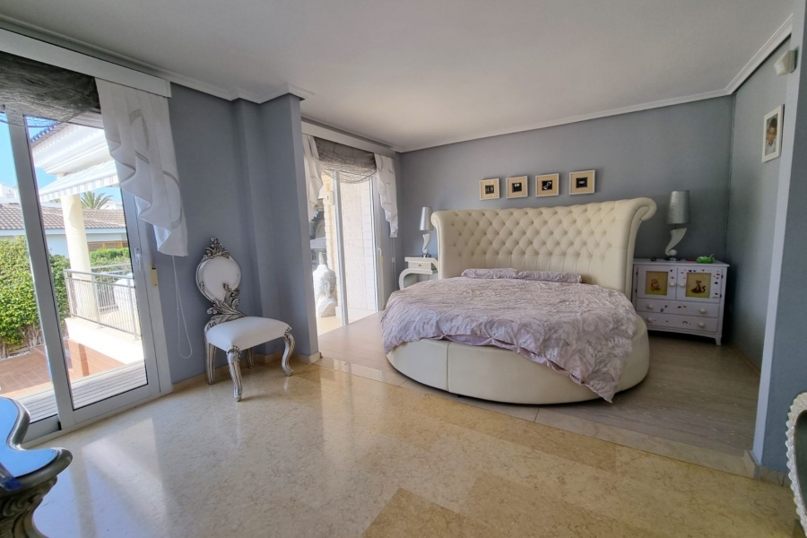 Re-Sale - Detached Villa - Torrevieja - La Mata - Town