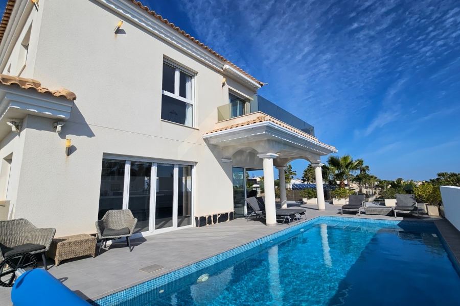 Re-Sale - Detached Villa - La Marina - La Marina - Urbanization