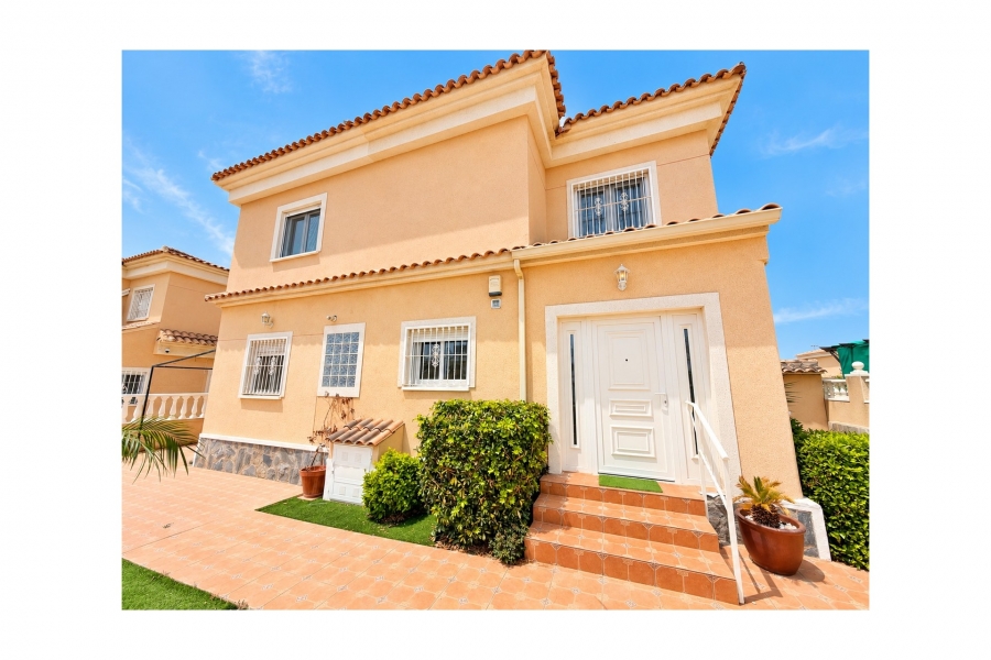 Re-Sale - Detached Villa - La Marina - La Marina - Urbanization