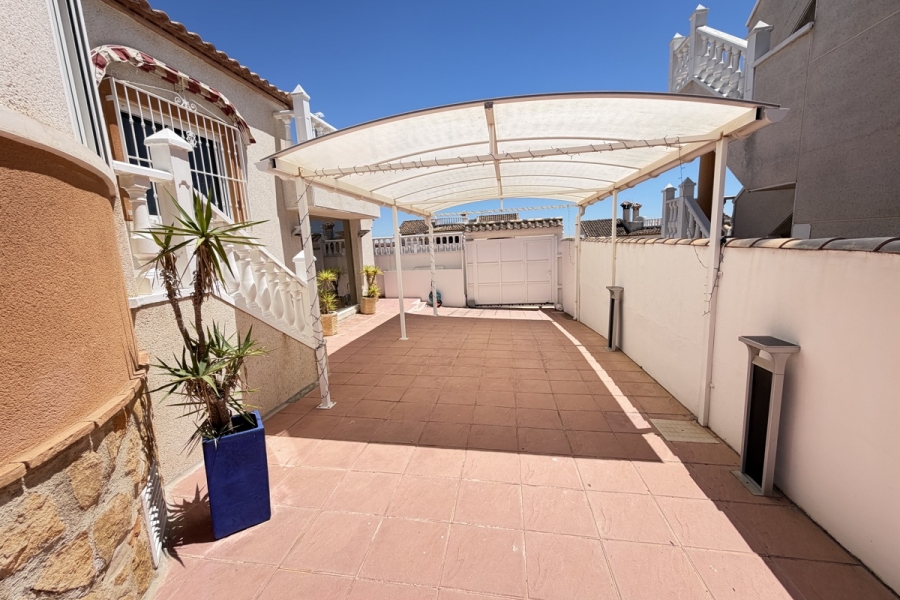 Re-Sale - Detached Villa - San Miguel de Salinas - Lake View Mansions