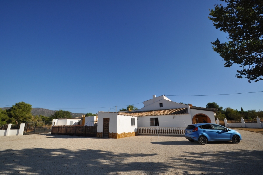 Re-Sale - Country Property - Pinoso - Edge of town