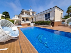 Frittliggende Villa - Videresalg - Torrevieja - La Mata - Byen