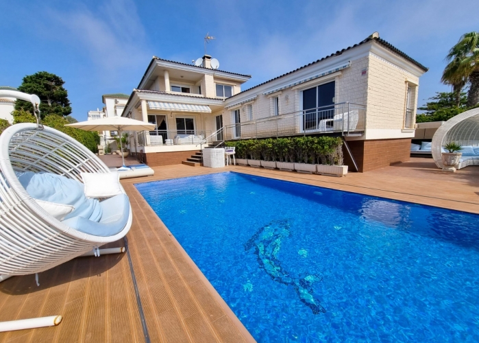 Re-Sale - Detached Villa - Torrevieja - La Mata - Town