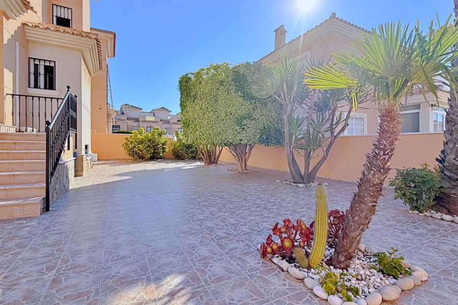 Re-Sale - Detached Villa - Orihuela Costa - Punta Prima