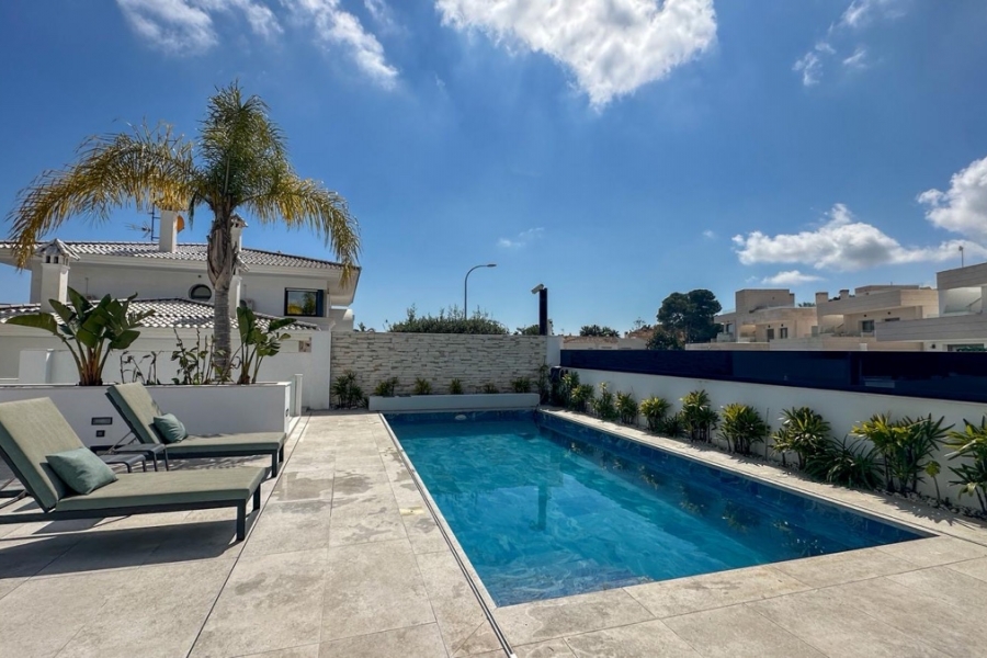 Re-Sale - Detached Villa - Orihuela Costa - Villamartin