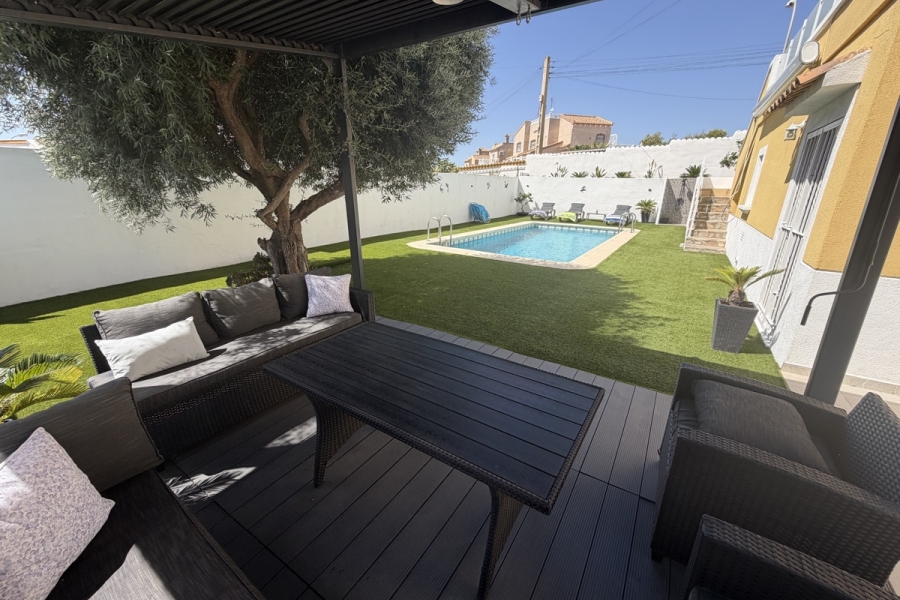 Re-Sale - Detached Villa - Orihuela Costa - Villamartin