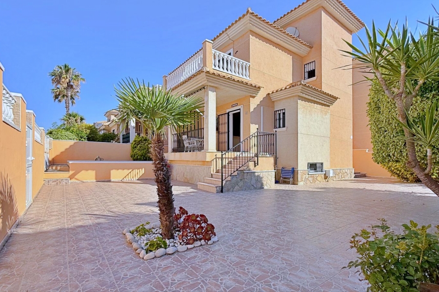 Re-Sale - Detached Villa - Orihuela Costa - Punta Prima