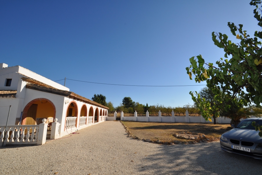 Re-Sale - Country Property - Pinoso - Edge of town