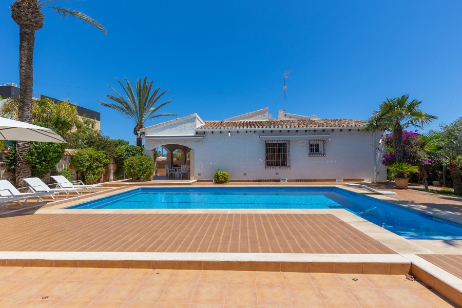 Re-Sale - Detached Villa - Orihuela Costa - Punta Prima