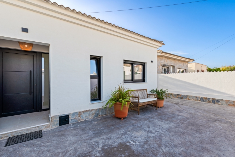 Re-Sale - Detached Villa - Torrevieja - El Chaparral