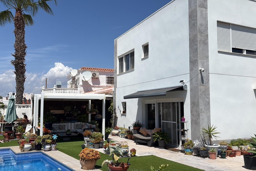 Re-Sale - Detached Villa - Torrevieja - Torretas