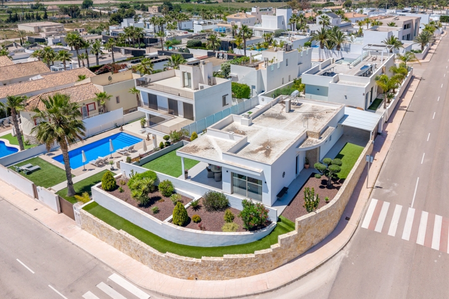 Re-Sale - Detached Villa - La Marina - La Marina - Urbanization
