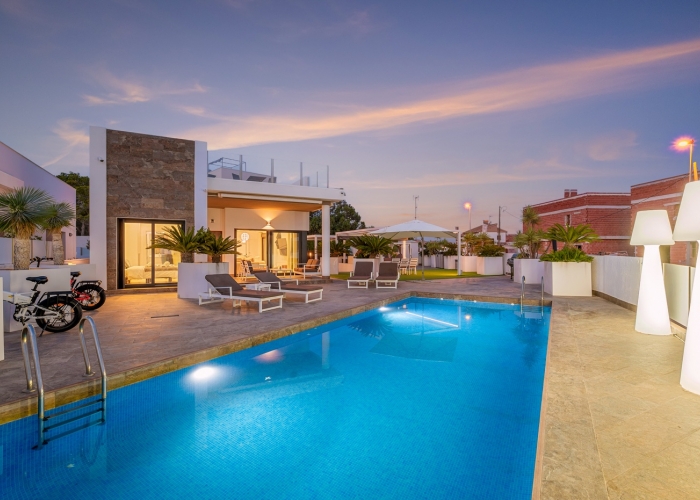 Re-Sale - Detached Villa - Orihuela Costa - Villamartin