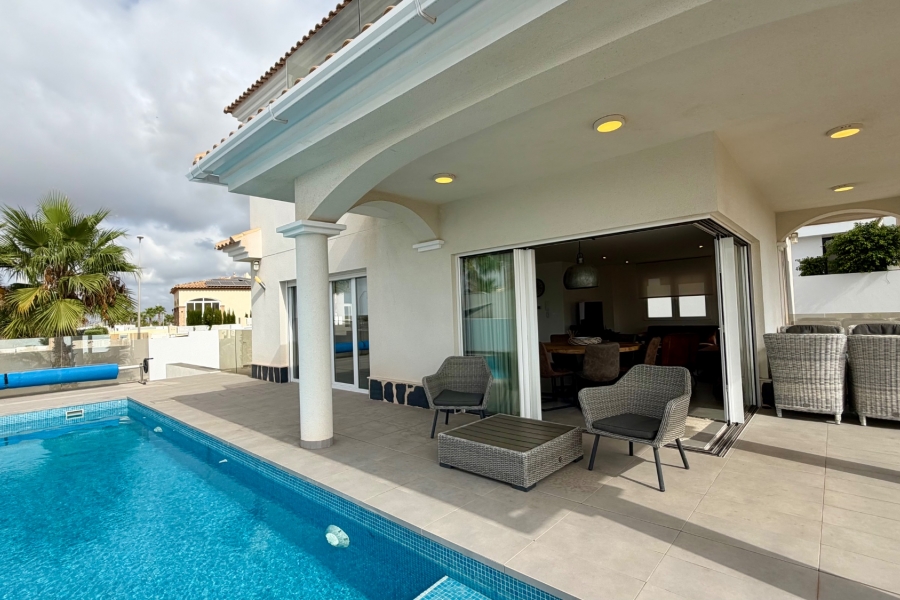 Re-Sale - Detached Villa - La Marina - La Marina - Urbanization